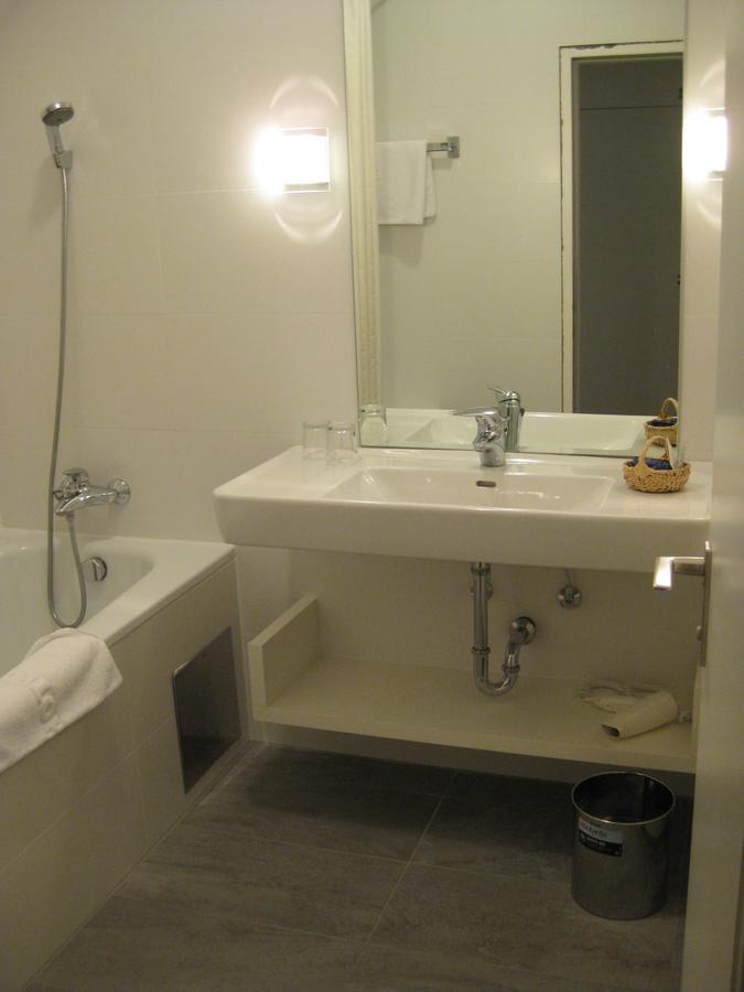 Dom Hotel Linz Ngoại thất bức ảnh